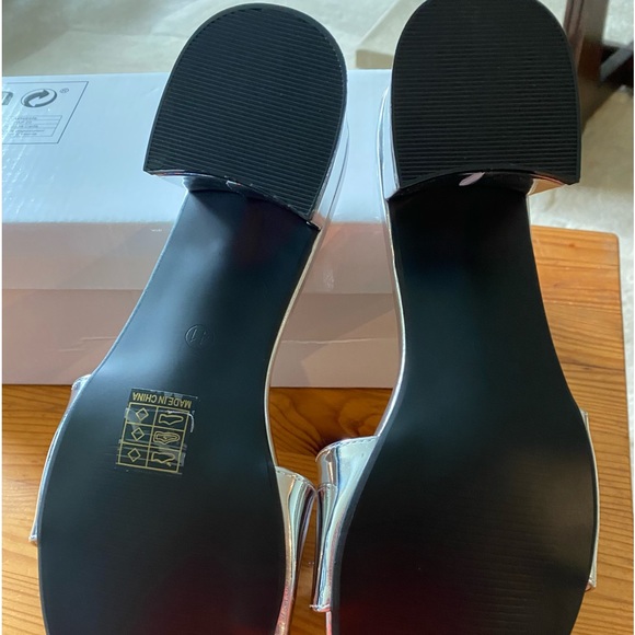 Women Metallic Sandals - Picture 5 of 7